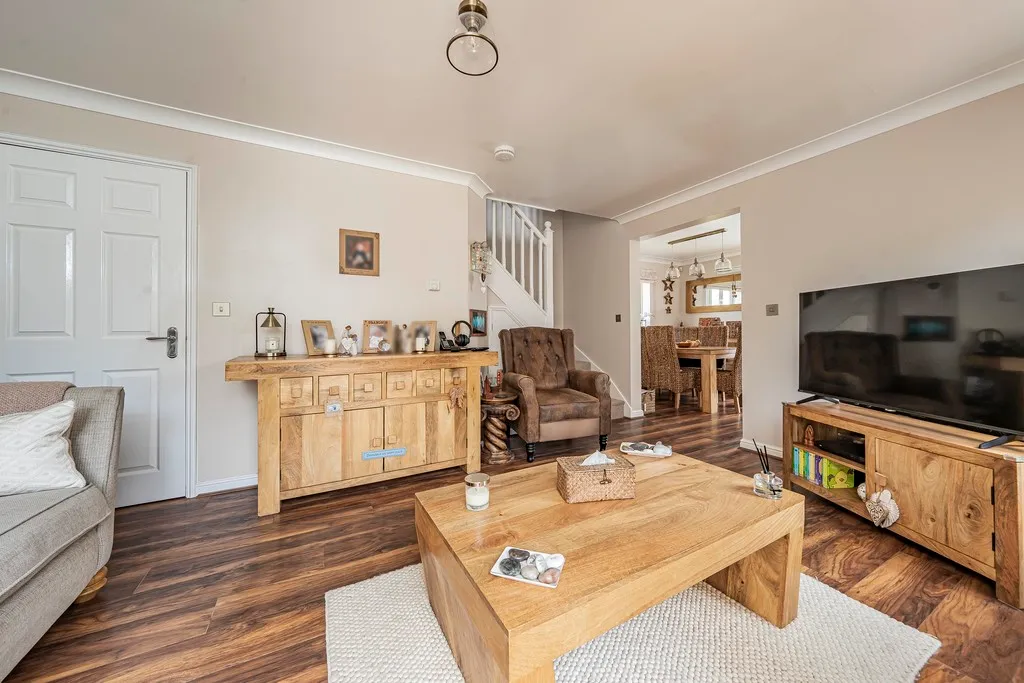 Buchan Close, Cowley, UB8, photo 13
