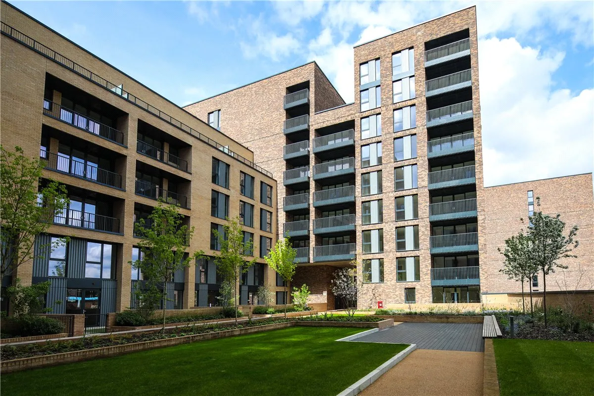Greyhound Parade, Wimbledon Grounds, SW17, photo 9