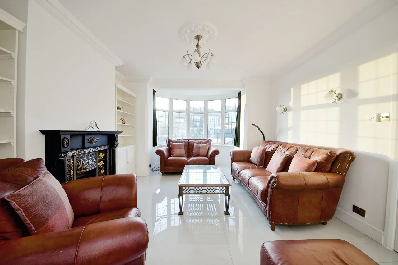 4 bed house for sale — Wilmer Way, London, N14