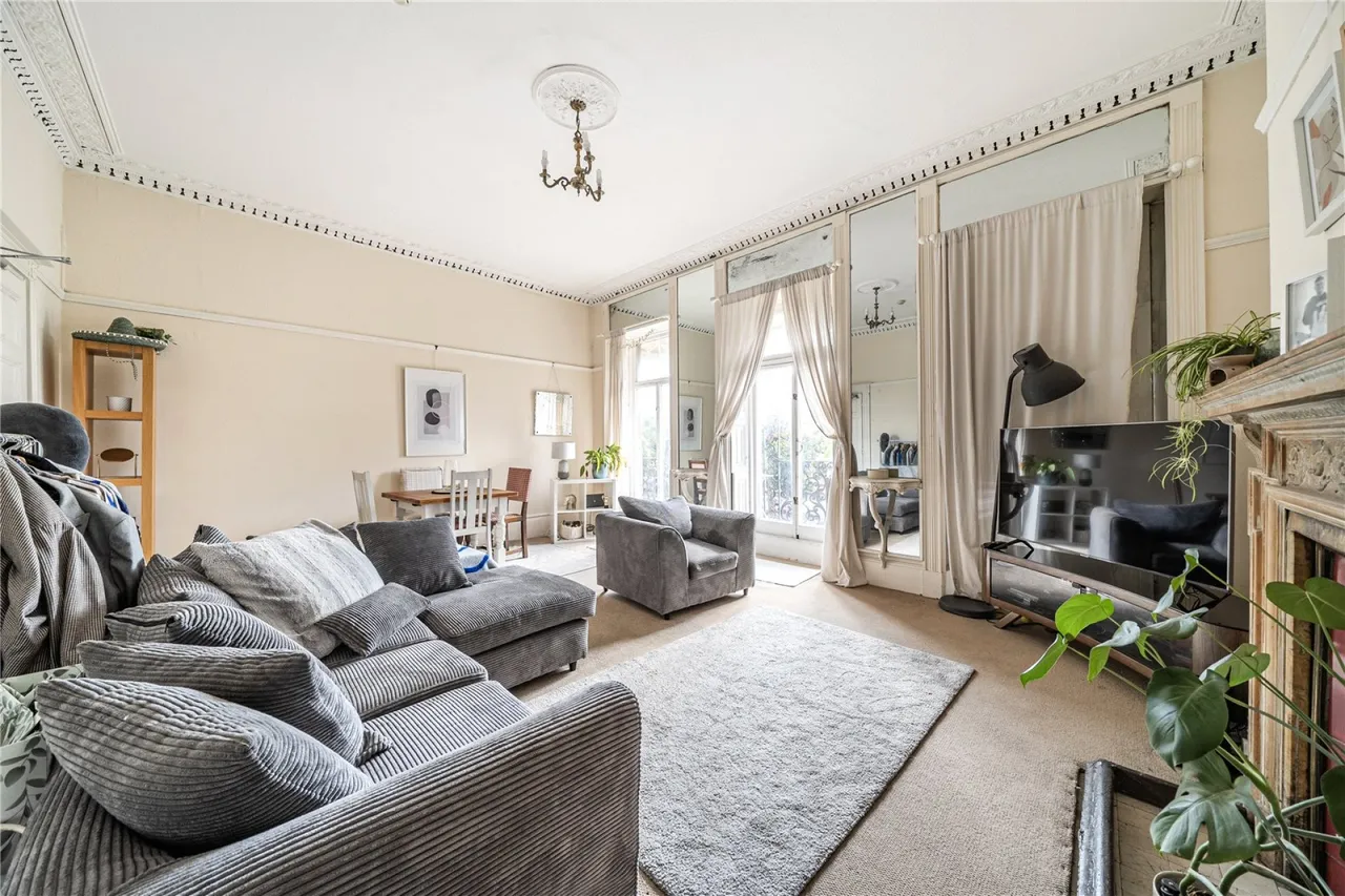 London Road, Cheltenham, GL52, photo 2