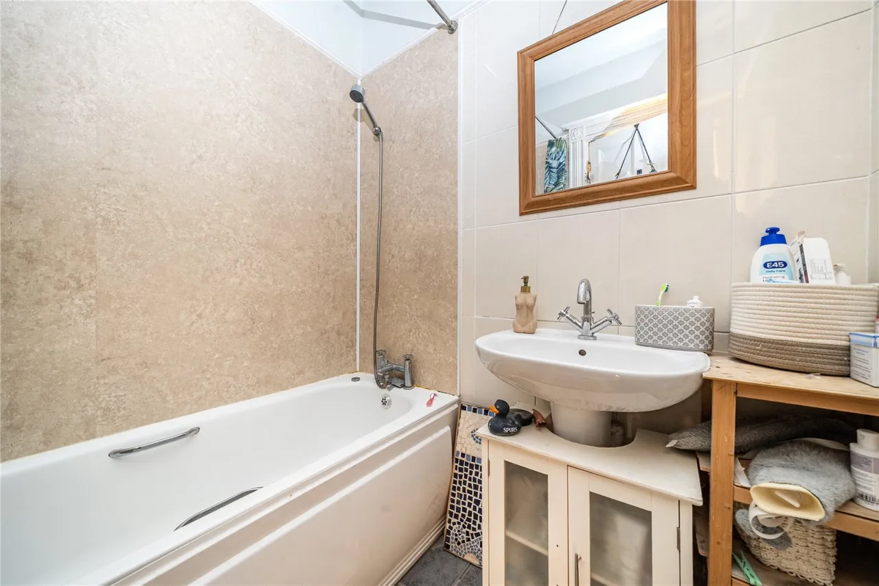 London Road, Cheltenham, GL52, photo 17