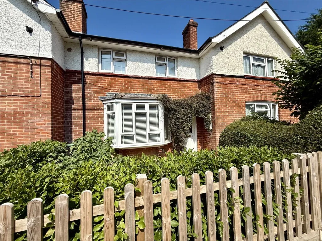 2 bed house for sale, Pennington, Lymington