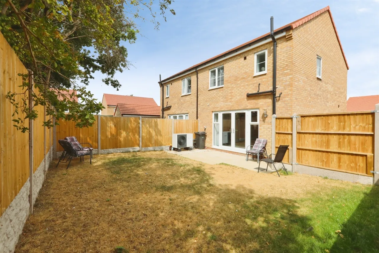 2 bed house for sale — Belper Grove, Harworth, Doncaster