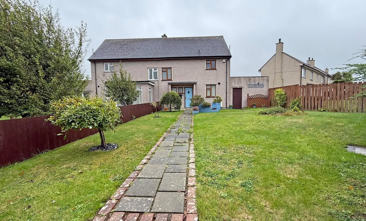 2 bed house for sale, Minffordd Road, Caergeiliog