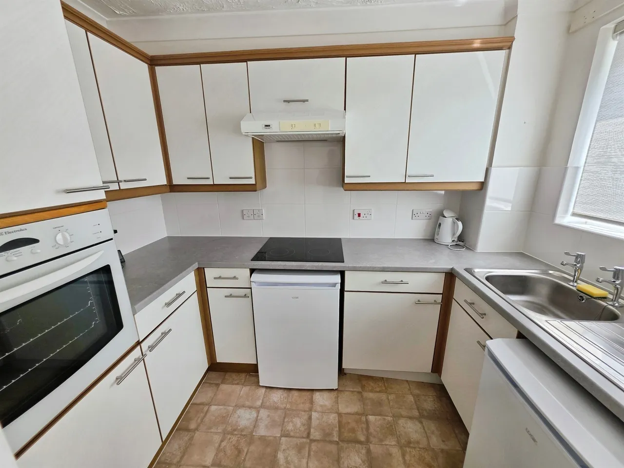 Willow Road, Aylesbury, HP19, photo 2