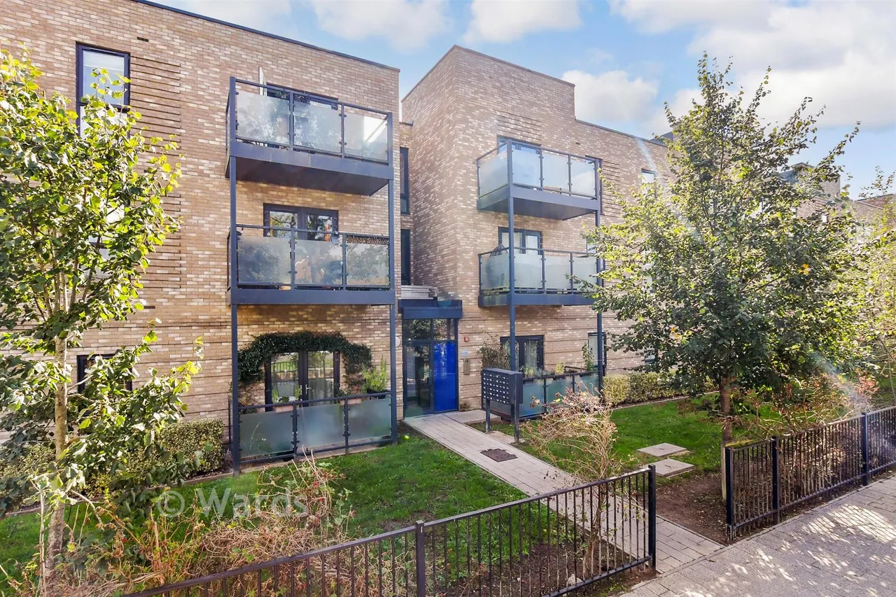 2 bed flat for sale, Salomons Grove, Southborough, TN4