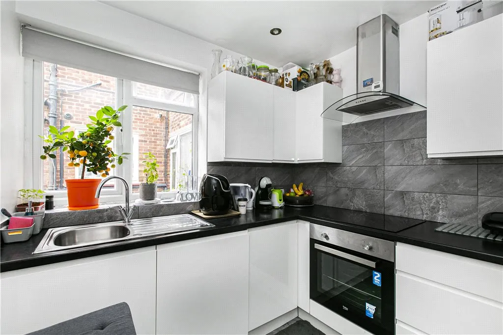 Station Road, Addlestone, KT15, photo 3