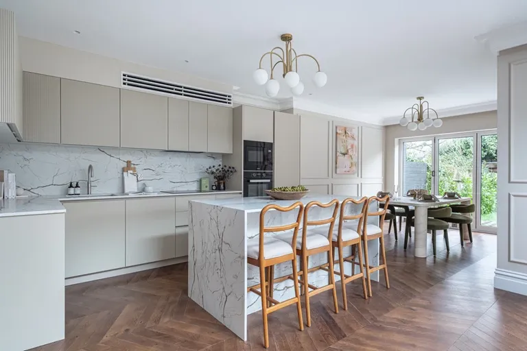 3 bed flat for sale — Chevening Road, Queens Park, NW6 6DY