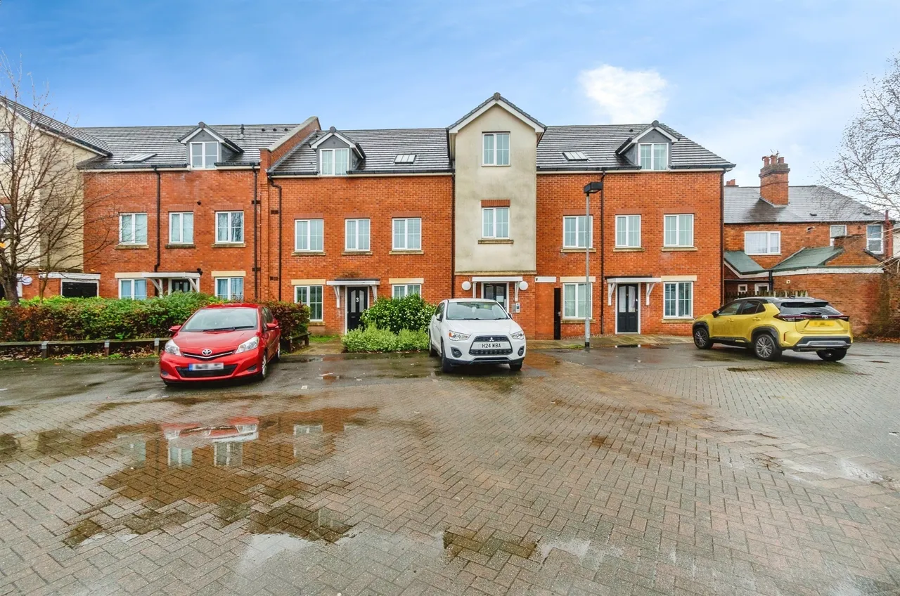 2 bed flat for sale, Acorn Street, Willenhall, WV13