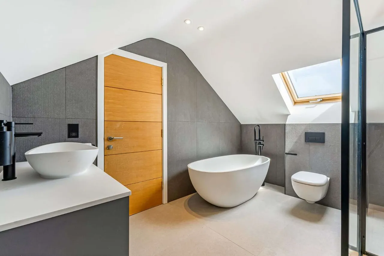 Ash Close, Walters Ash, Buckinghamshire, HP14 4TR, photo 8