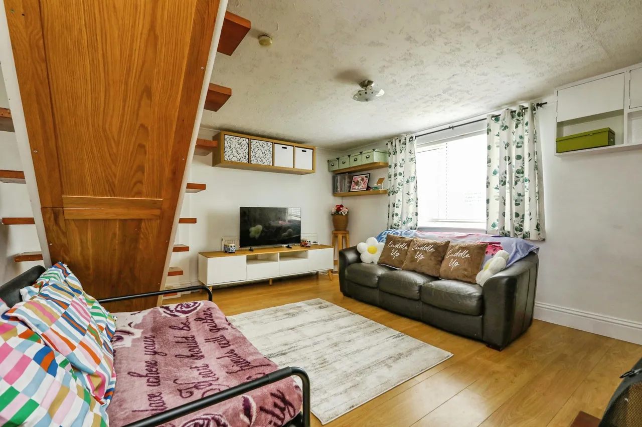 Main Street, Retford, DN22, photo 4