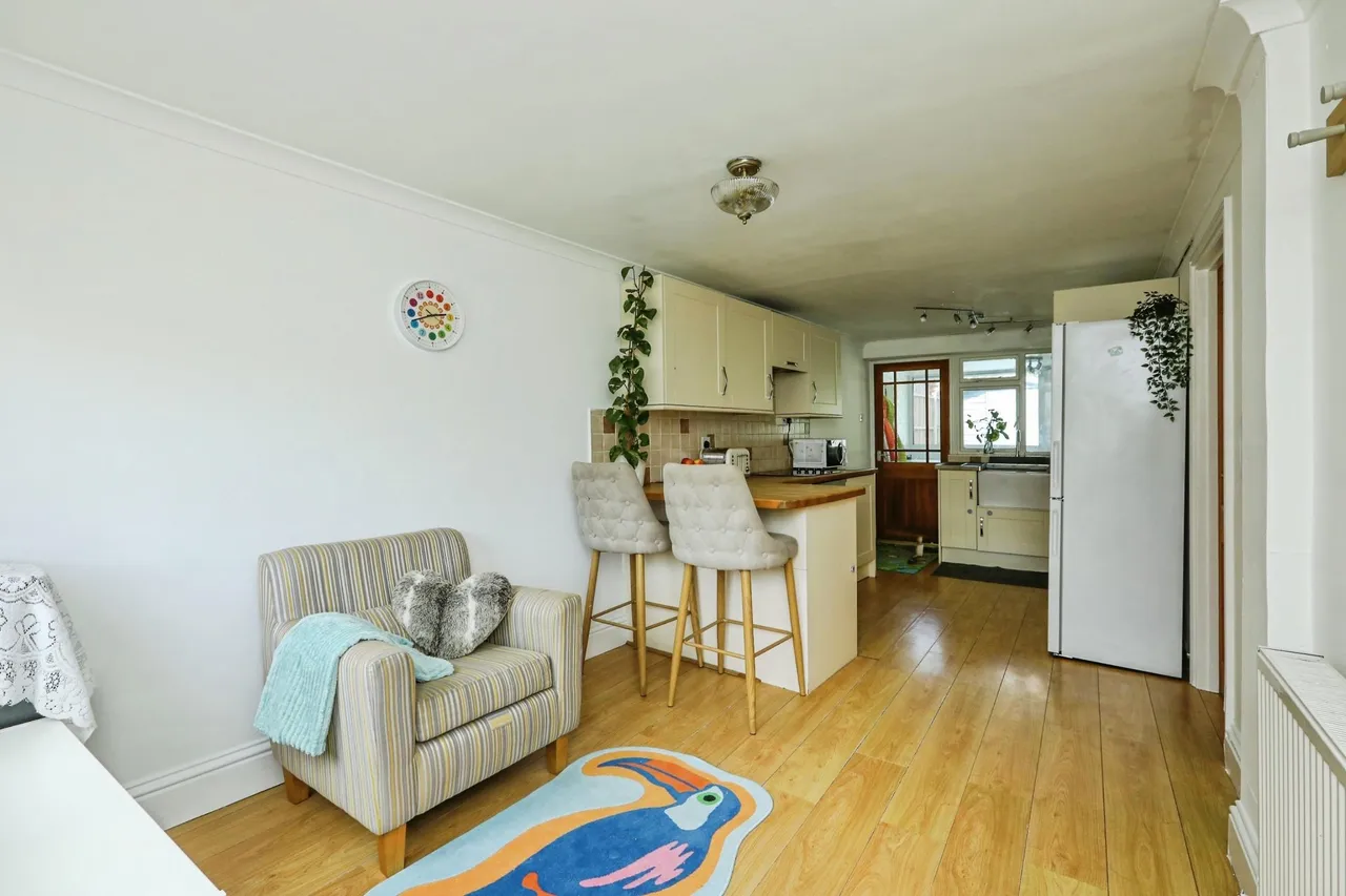 Main Street, Retford, DN22, photo 7