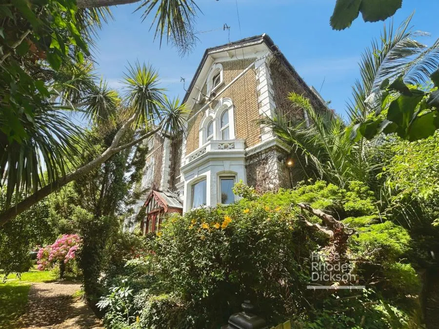 2 bed flat for sale, Weston Road, Cowes, PO31