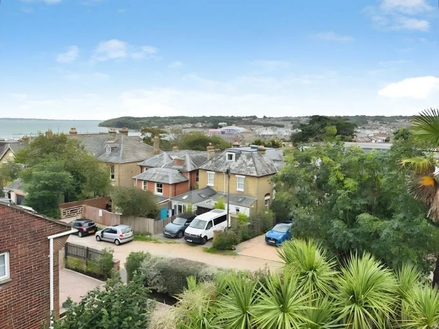 Weston Road, Cowes, PO31, photo 2