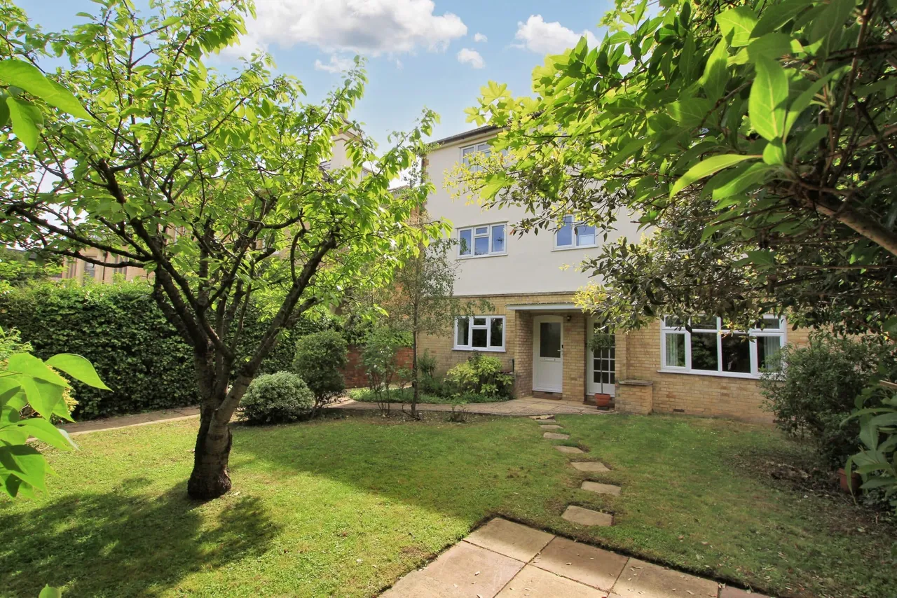 2 bed flat to rent — Flat 1, The Pines Parabola Road, Cheltenham, GL50 3BD
