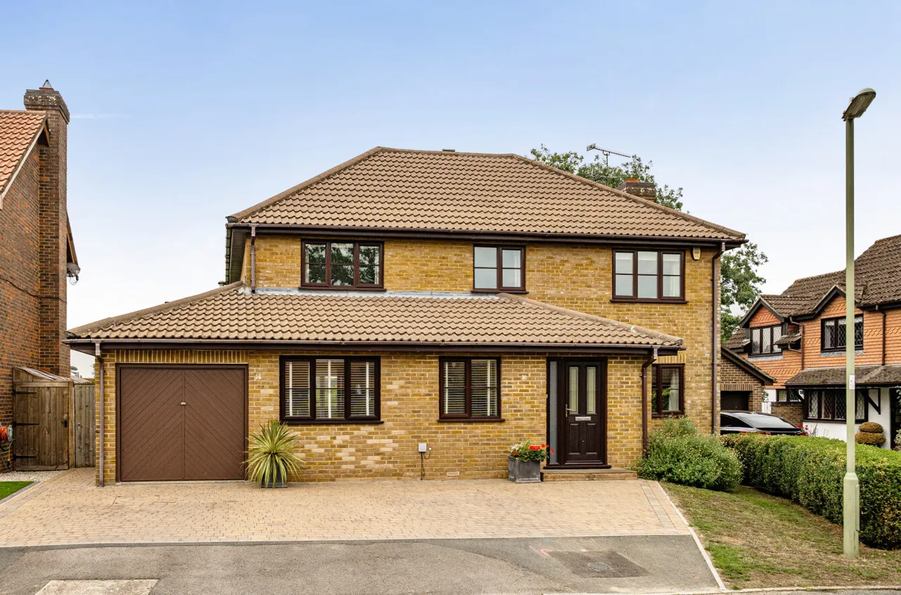 4 bed house for sale, Greenacres Drive, Otterbourne, SO21