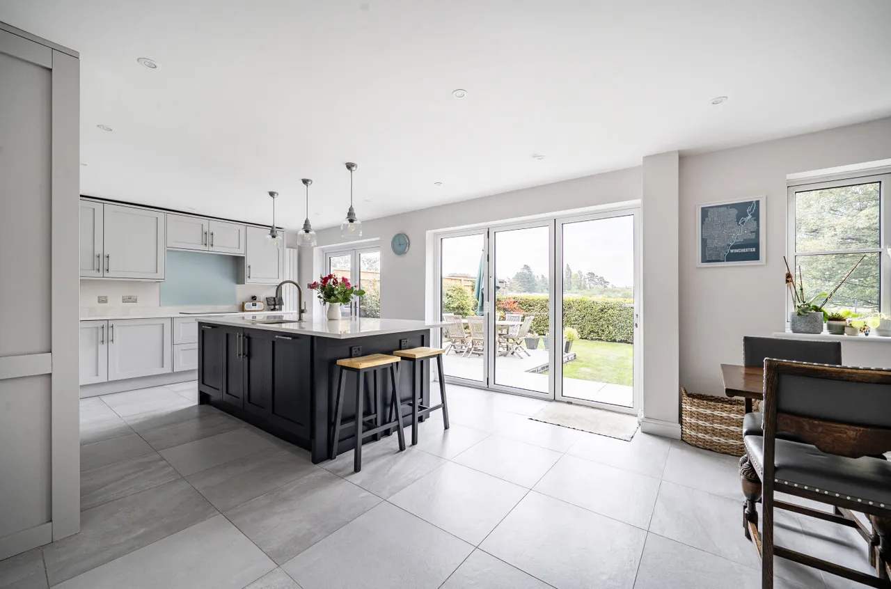 Greenacres Drive, Otterbourne, SO21, photo 2