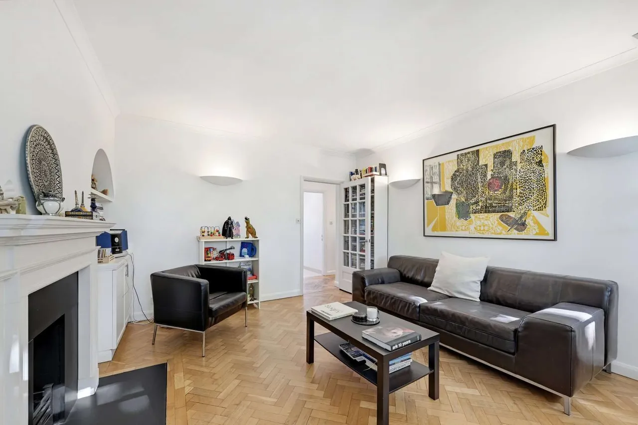 3 bed flat to rent — Holland Street, London, W8 4NF