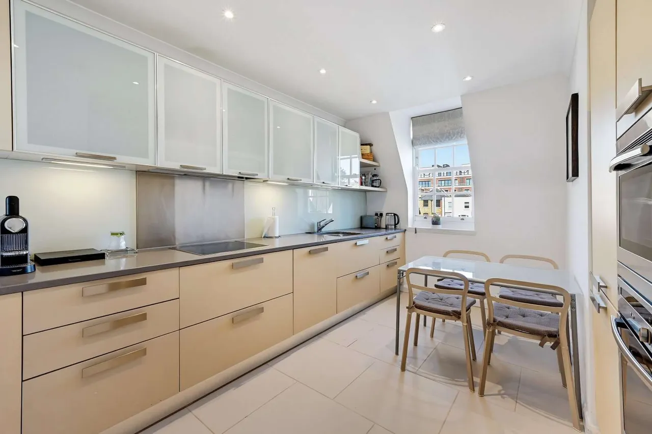 Holland Street, London, W8 4NF, photo 2