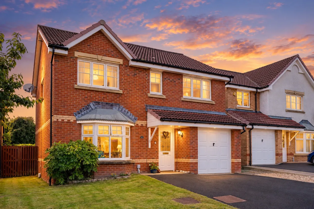4 bed house for sale — Peasehill Gait, Rosyth, KY11 2BD