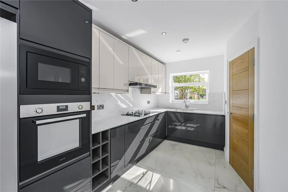 Goresbrook Road, Dagenham, RM9, photo 3