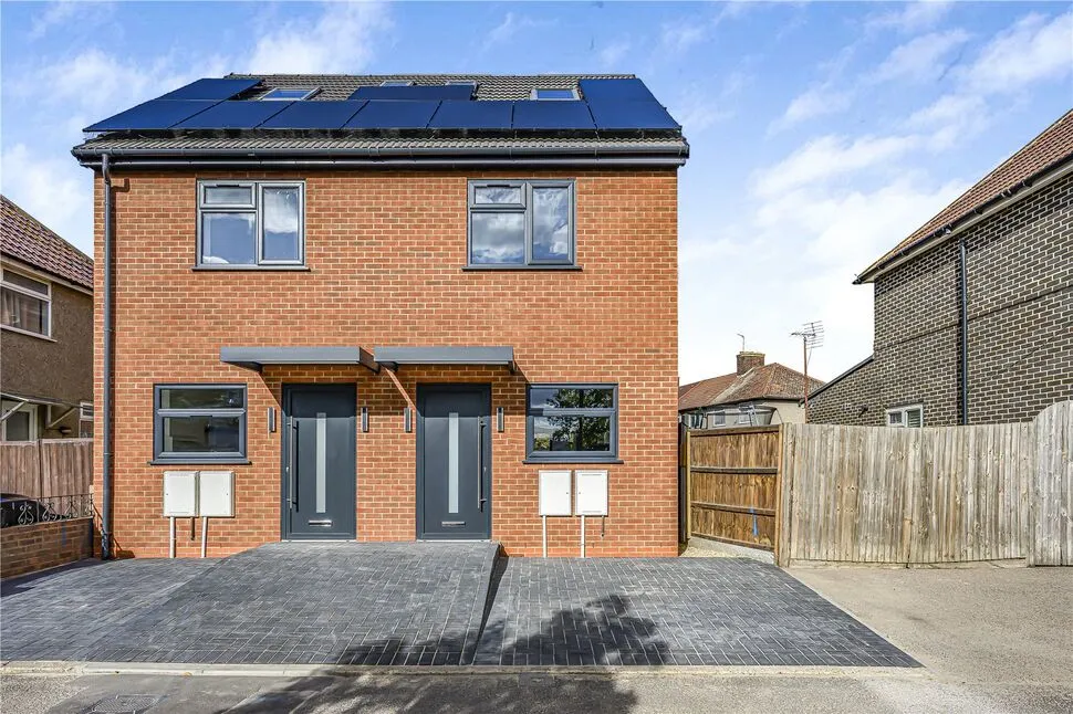3 bed house for sale, Goresbrook Road, Dagenham, RM9