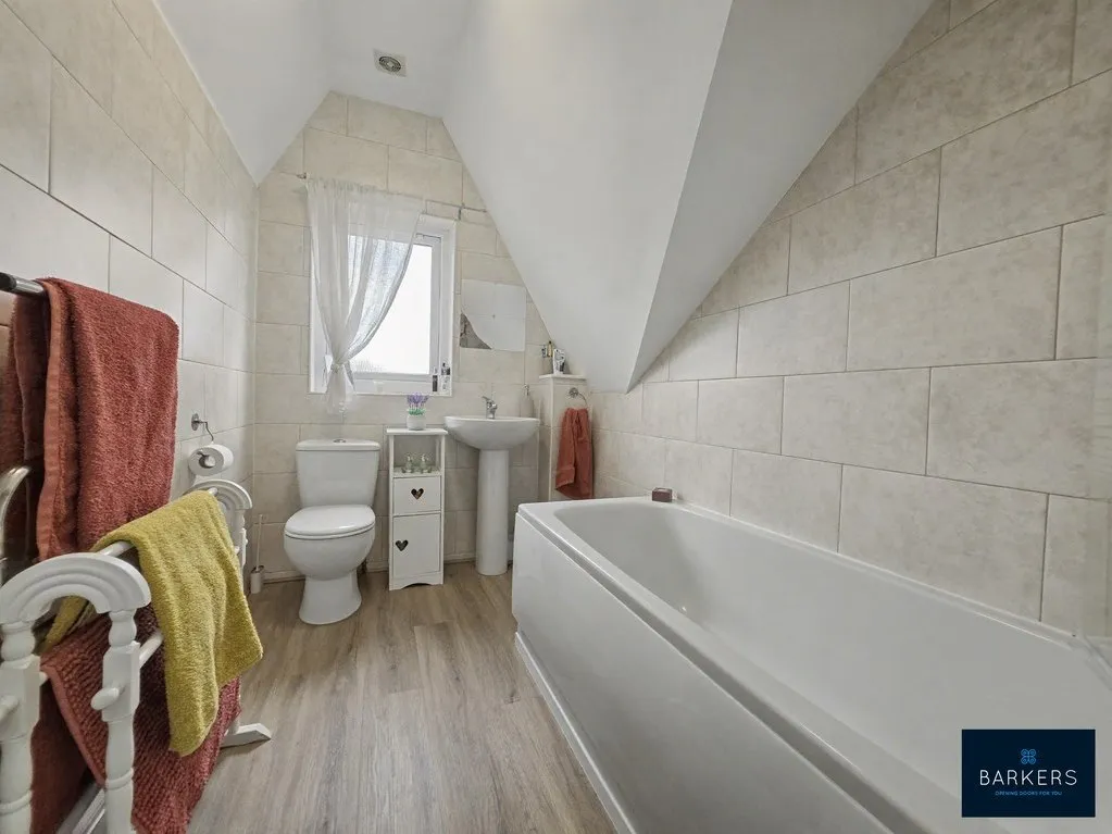 Leyland Road, Birstall WF17 9JW, photo 14