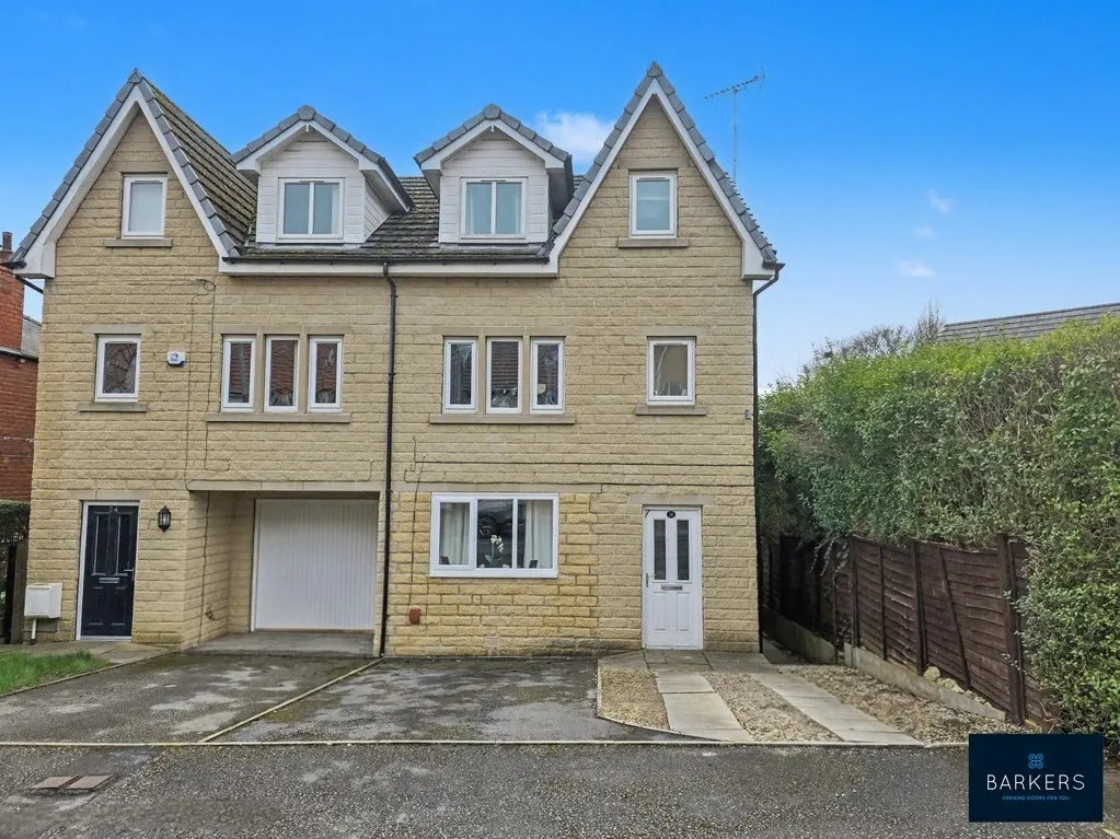 4 bed house for sale — Leyland Road, Birstall WF17 9JW