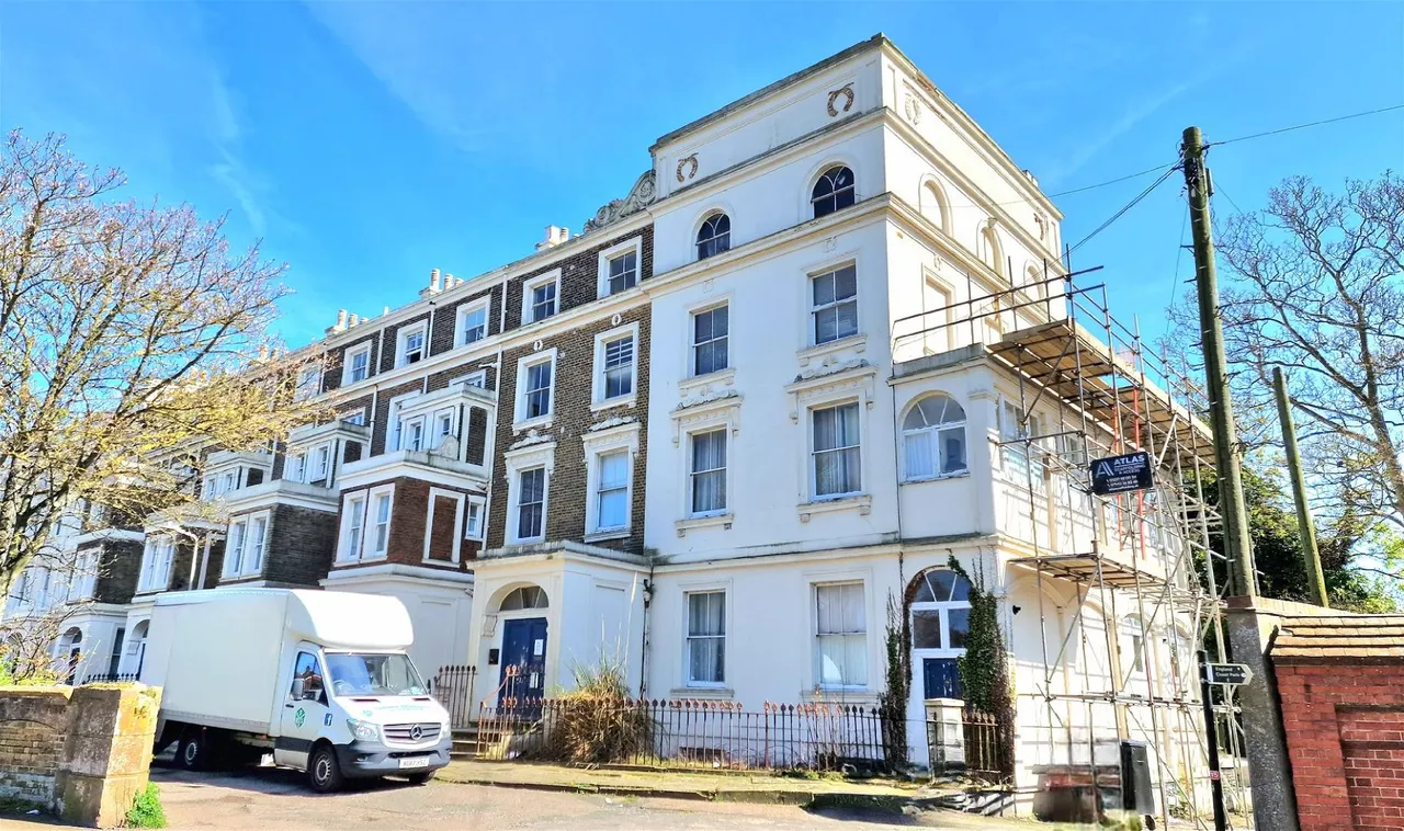 1 bed flat to rent — Pegwell Road, Ramsgate, Kent CT11 0JD