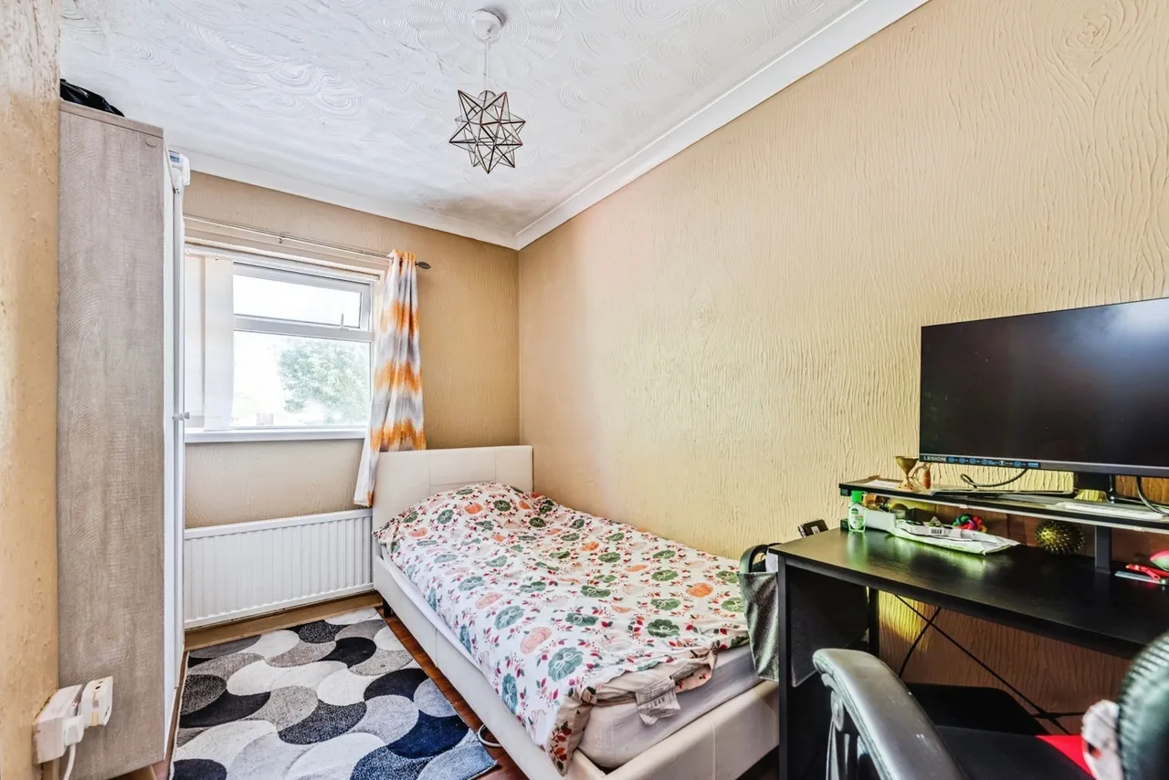 Corsham Road, SWINDON, Wiltshire, SN2, photo 12