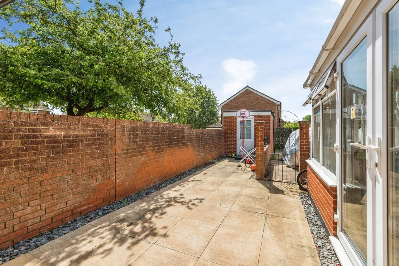 Corsham Road, SWINDON, Wiltshire, SN2, photo 14