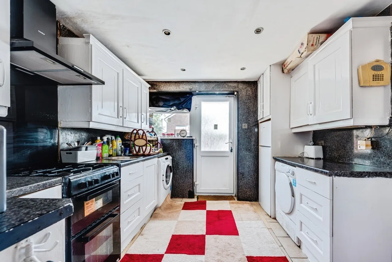 Corsham Road, SWINDON, Wiltshire, SN2, photo 3