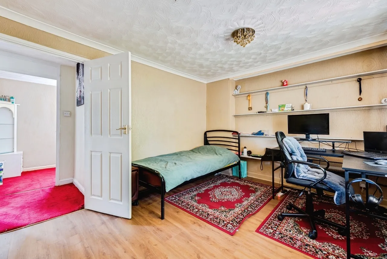 Corsham Road, SWINDON, Wiltshire, SN2, photo 11