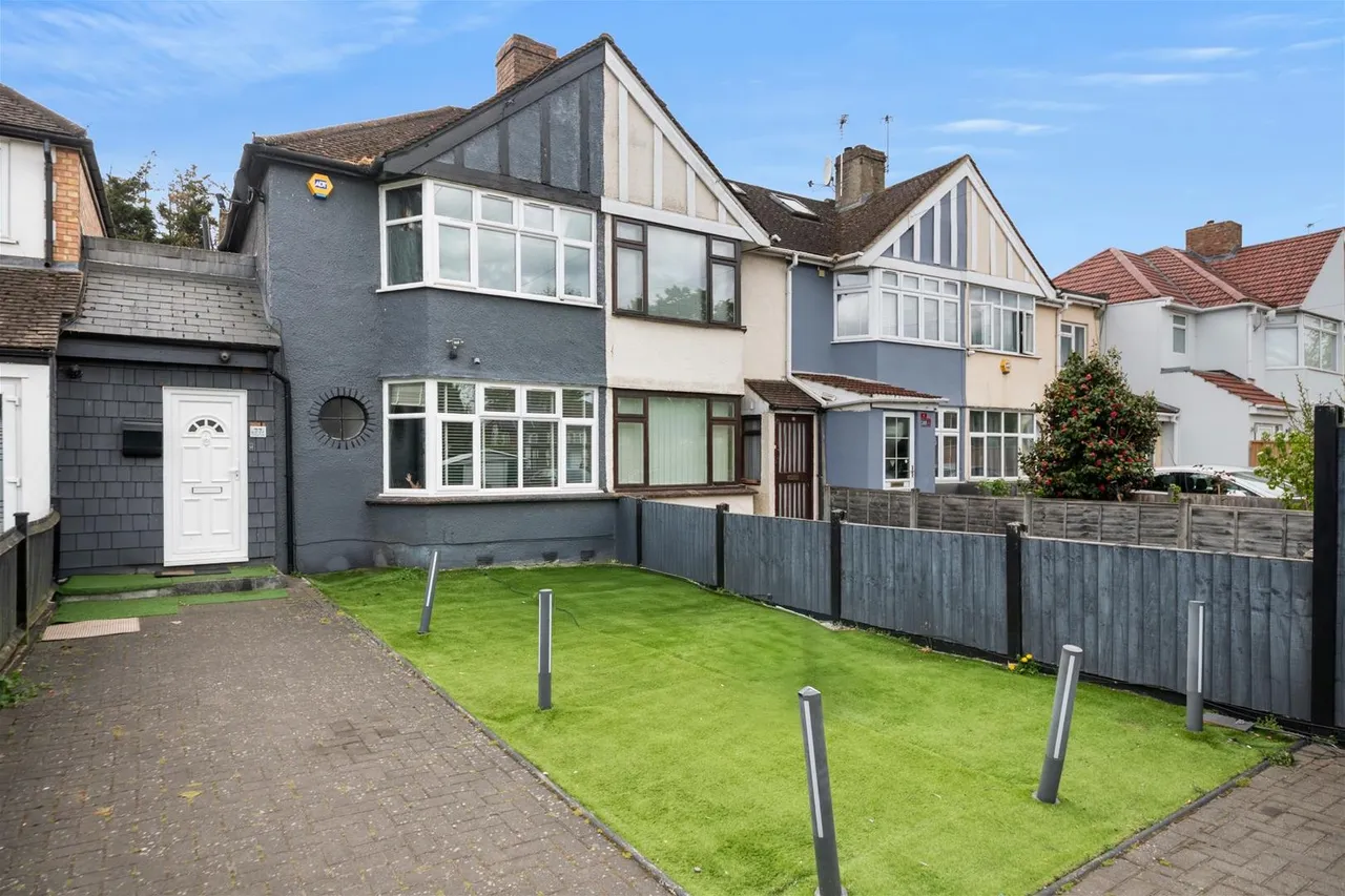 Uxbridge Road, Feltham, photo 8