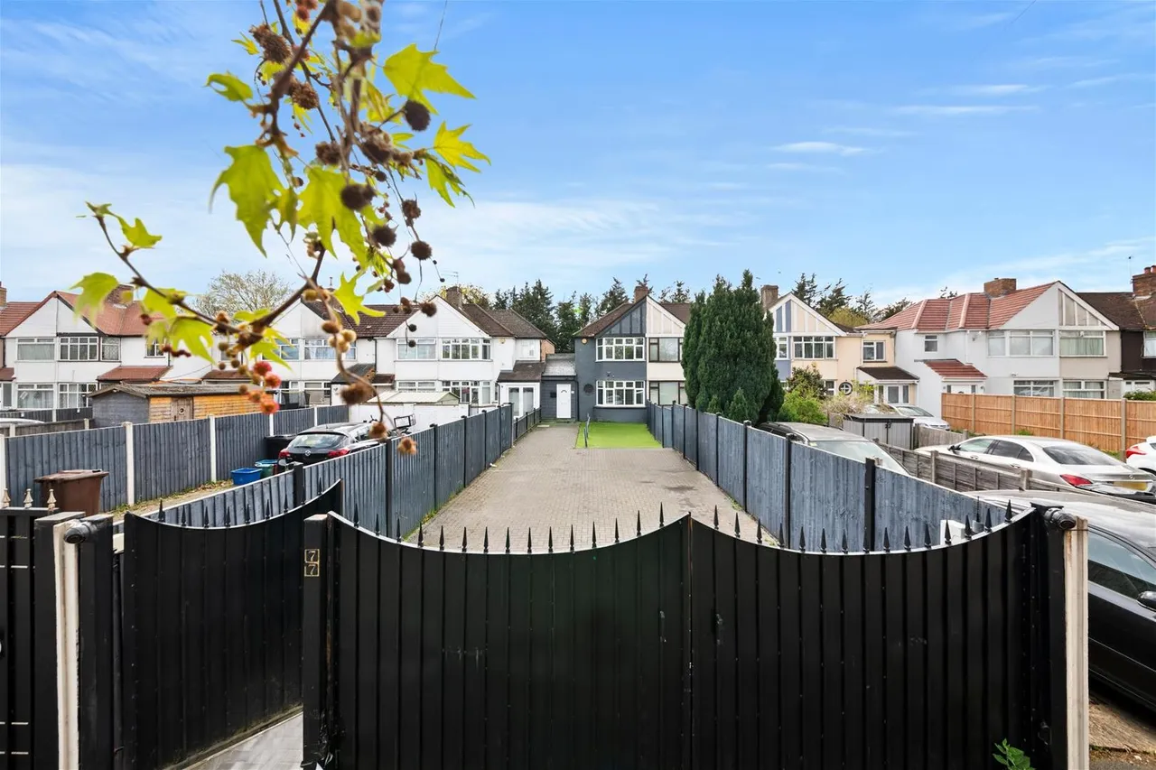Uxbridge Road, Feltham, photo 9