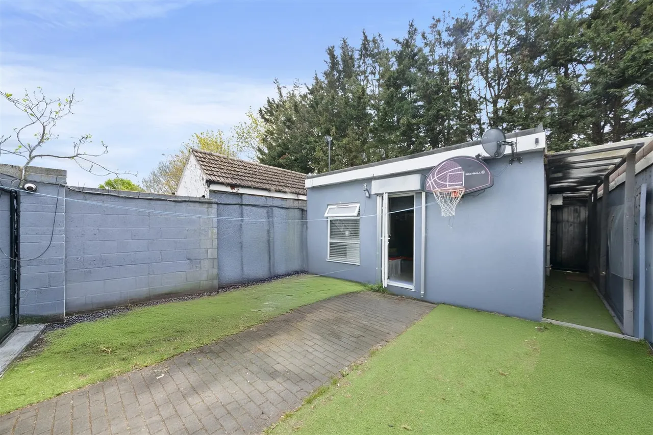 Uxbridge Road, Feltham, photo 10