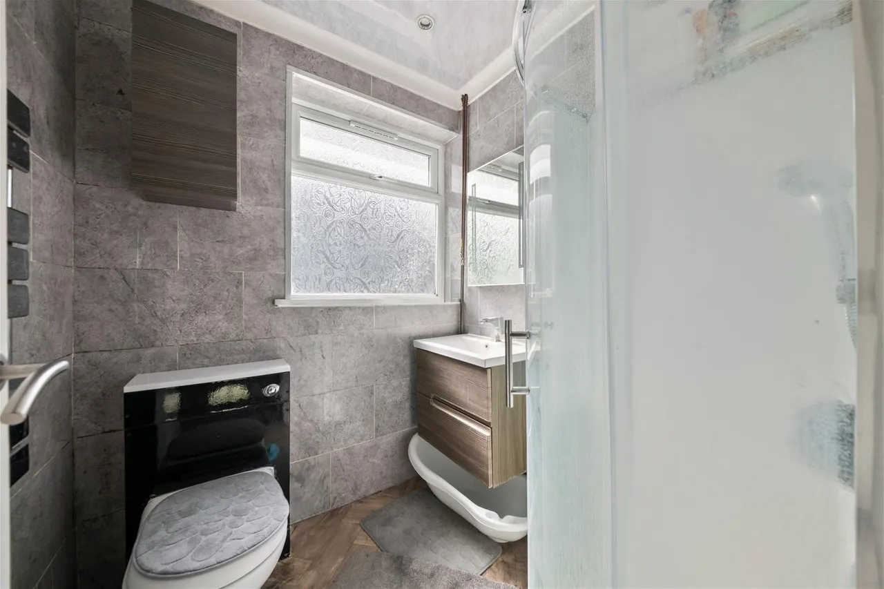 Uxbridge Road, Feltham, photo 5
