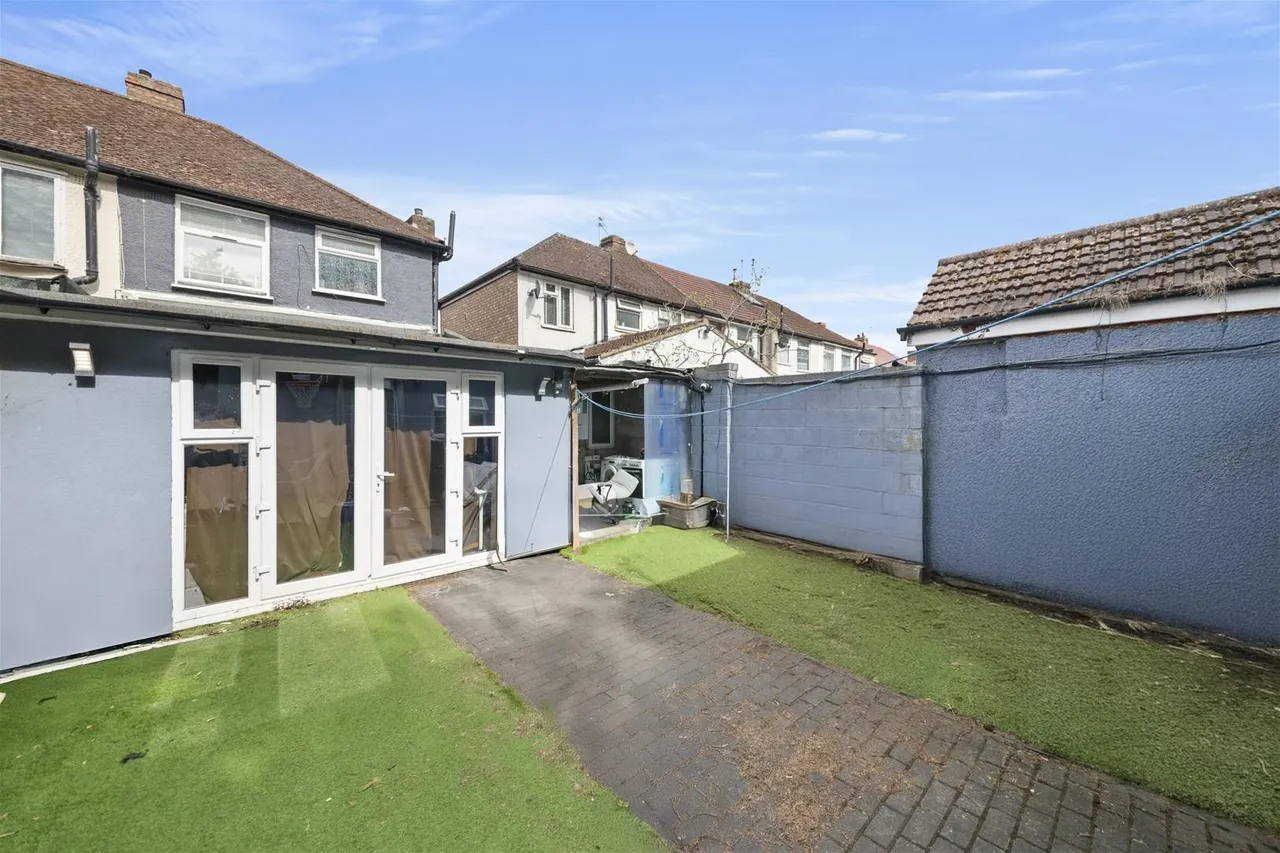 Uxbridge Road, Feltham, photo 11