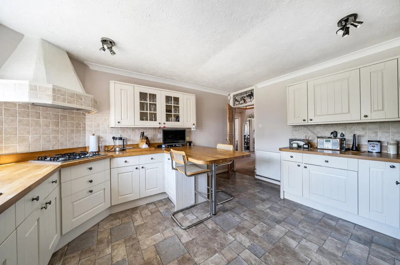 Tudor Close, Middleton-On-Sea, PO22, photo 13