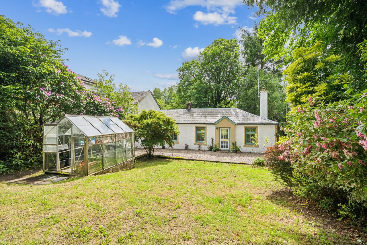 2 bed house for sale, Invergare House Cottage Glenarn Roa, Rhu, G84