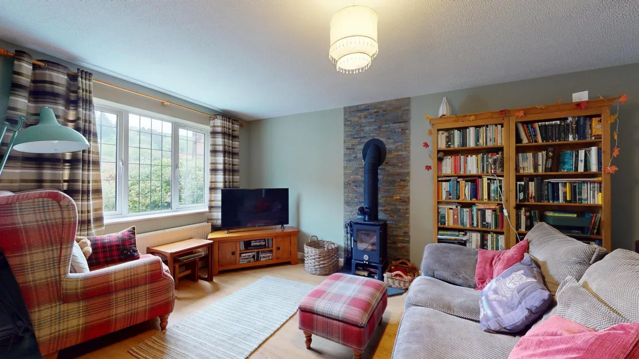 Maes Y Draenog, Cardiff, CF15, photo 2