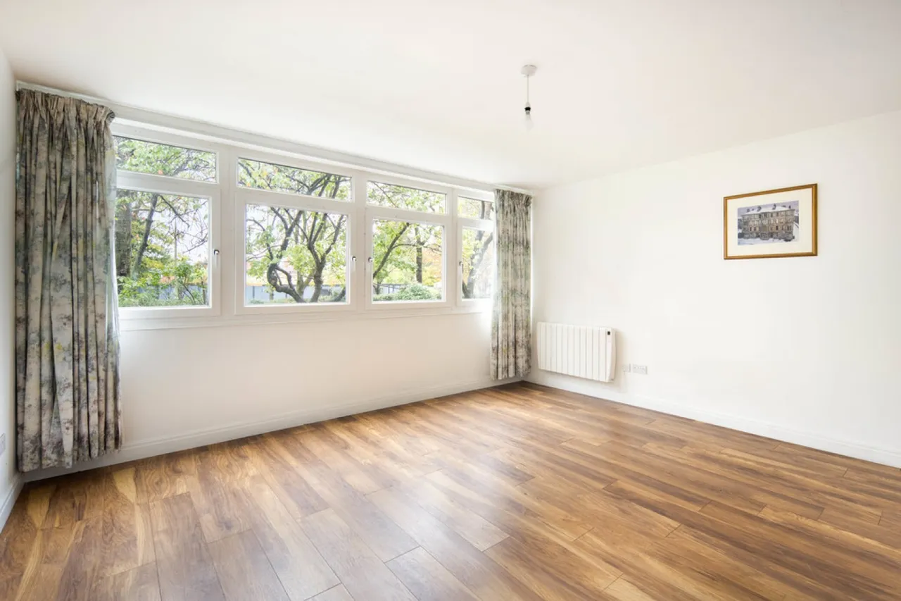 St Mary's Lodge, Wanstead, photo 9