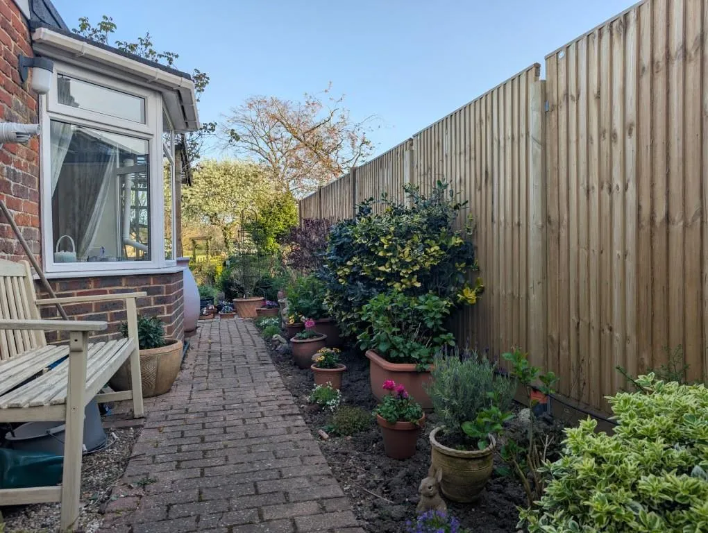 Ironsbottom, Reigate, RH2, photo 15