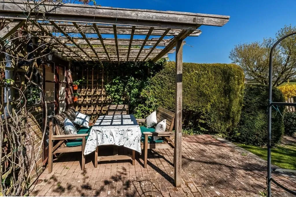 Ironsbottom, Reigate, RH2, photo 19
