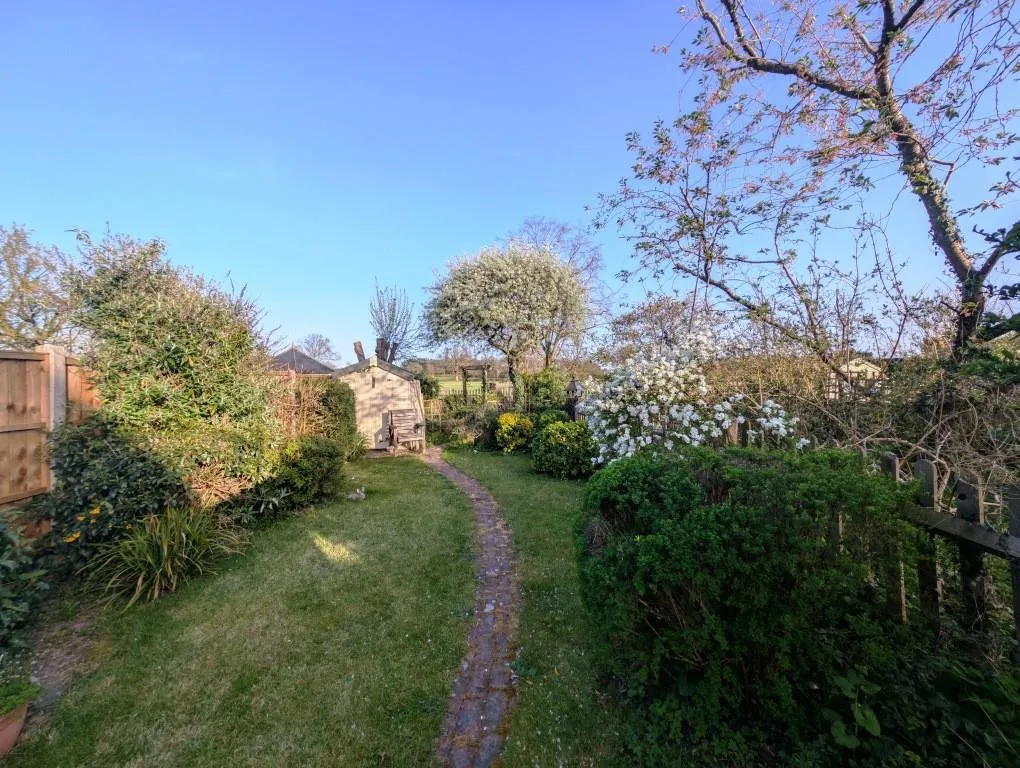 Ironsbottom, Reigate, RH2, photo 6