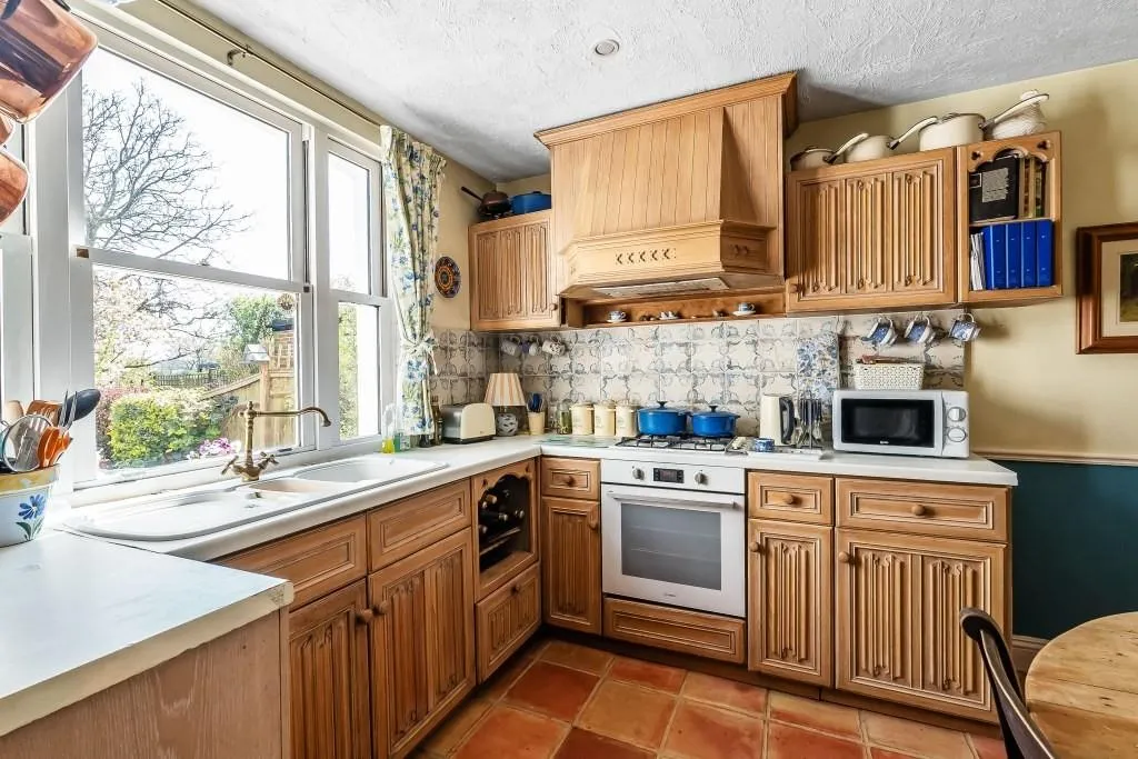Ironsbottom, Reigate, RH2, photo 18