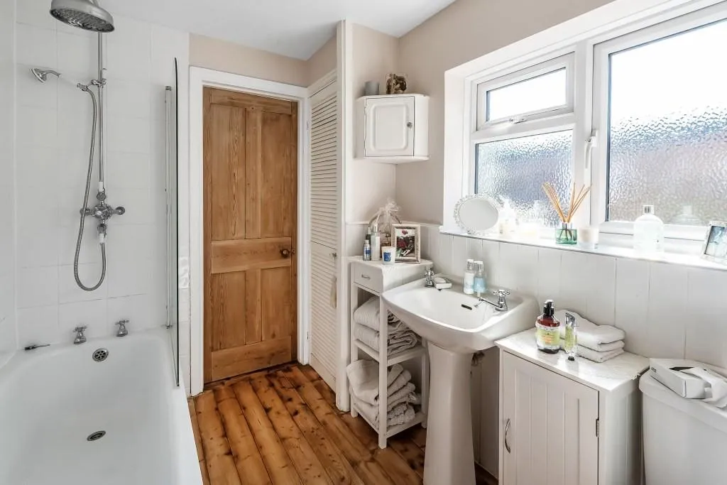 Ironsbottom, Reigate, RH2, photo 10