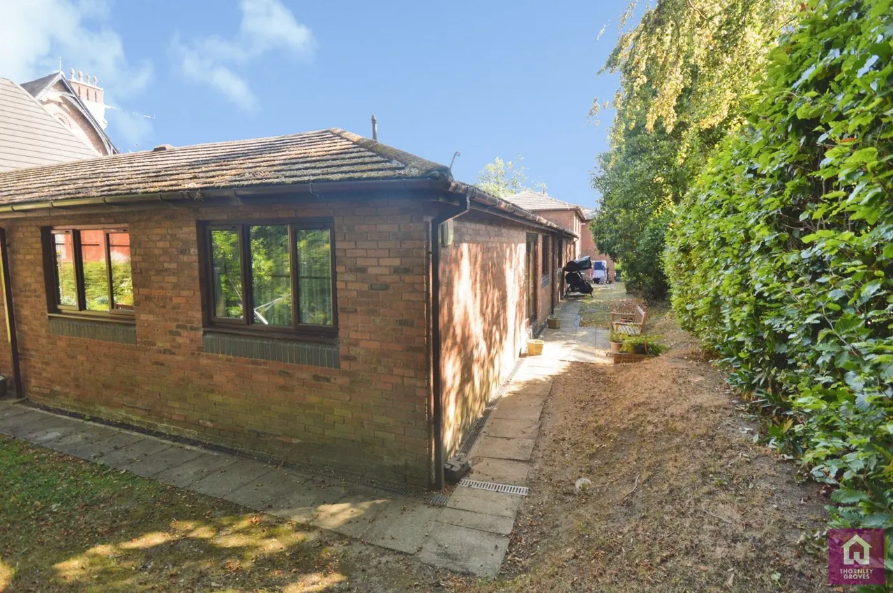 Charlton Avenue, Prestwich, M25, photo 11