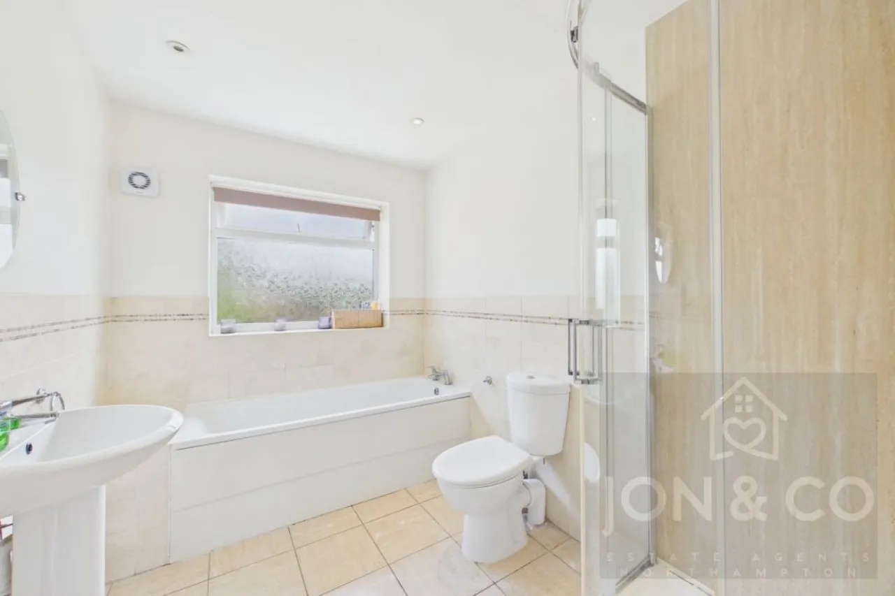 Rides Court, Moulton, NN3, photo 12
