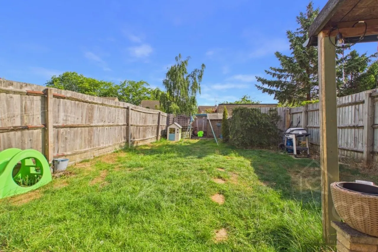 Rides Court, Moulton, NN3, photo 14